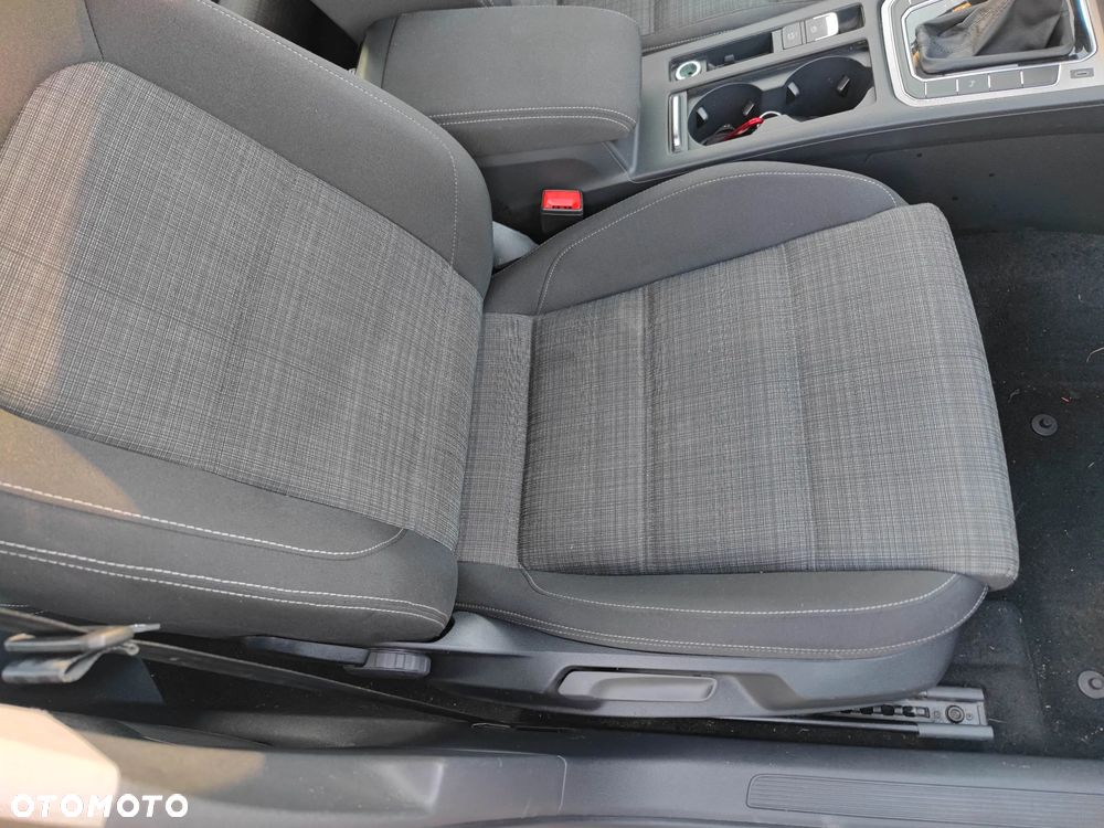 Volkswagen Passat 2.0 TDI SCR DSG Conceptline - 8