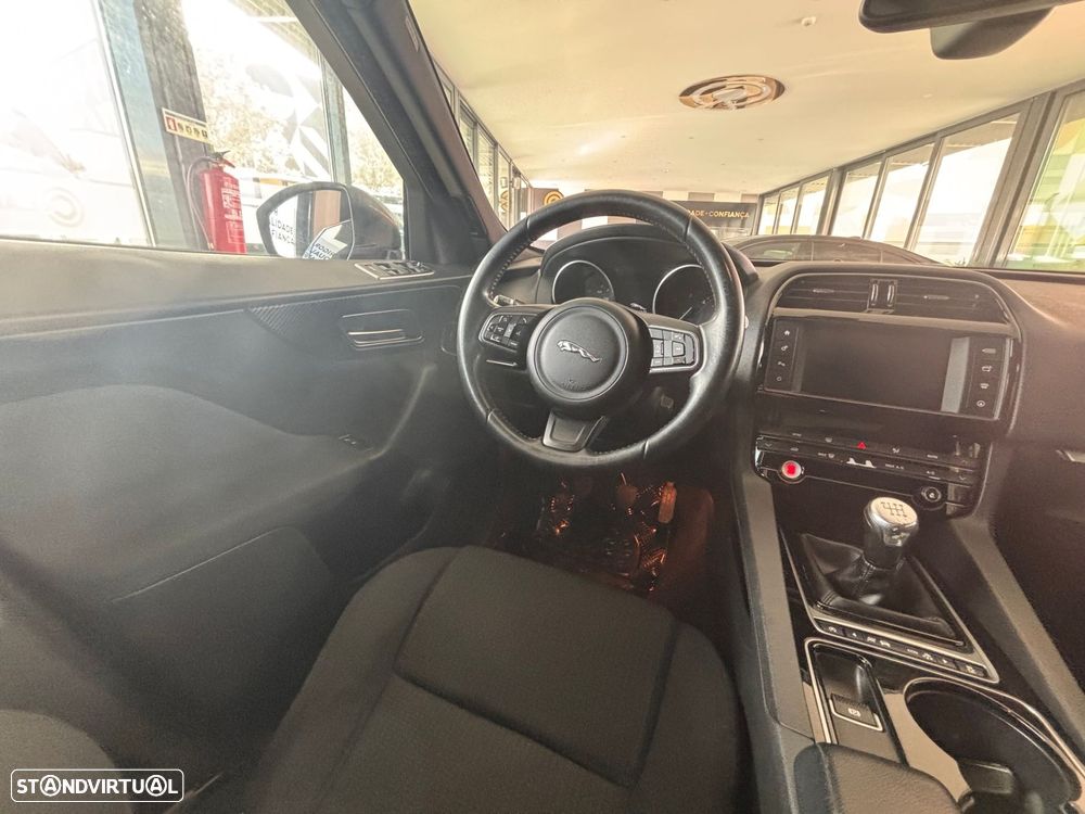 Jaguar F-Pace 2.0 i4D Pure - 12