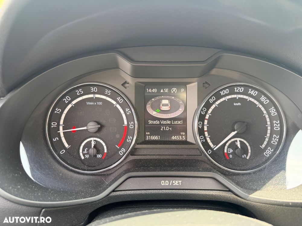 Skoda Octavia 2.0 TDI DSG RS - 15