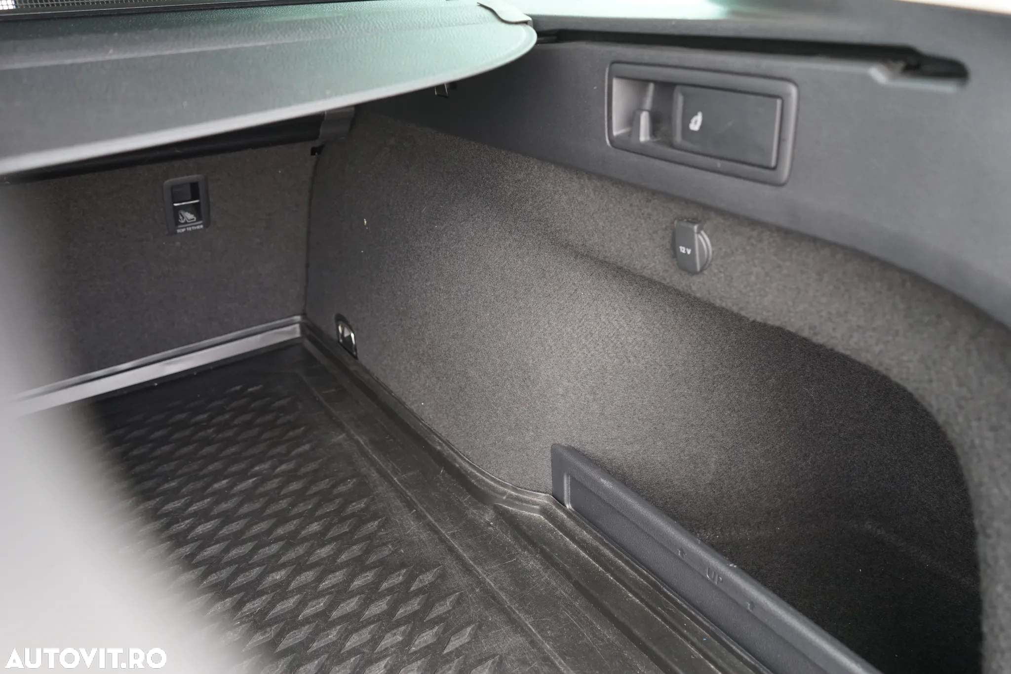 Volkswagen Passat Variant 2.0 TDI DSG Comfortline - 39