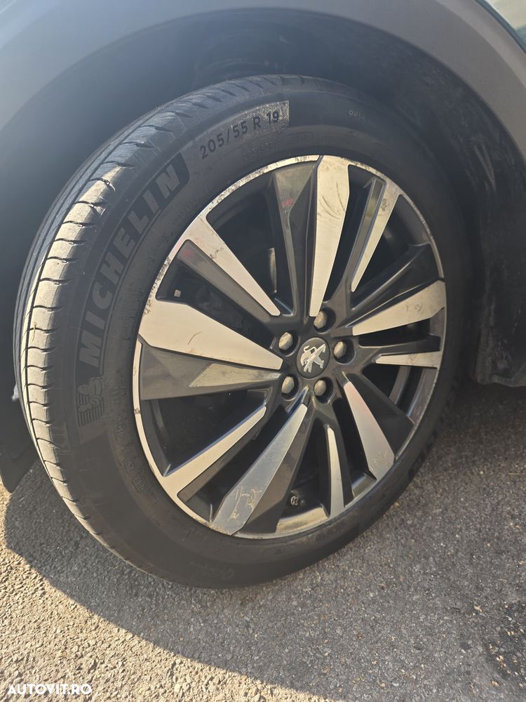 Peugeot 5008 1.6 Puretech Turbo s&s EAT8 Allure - 22