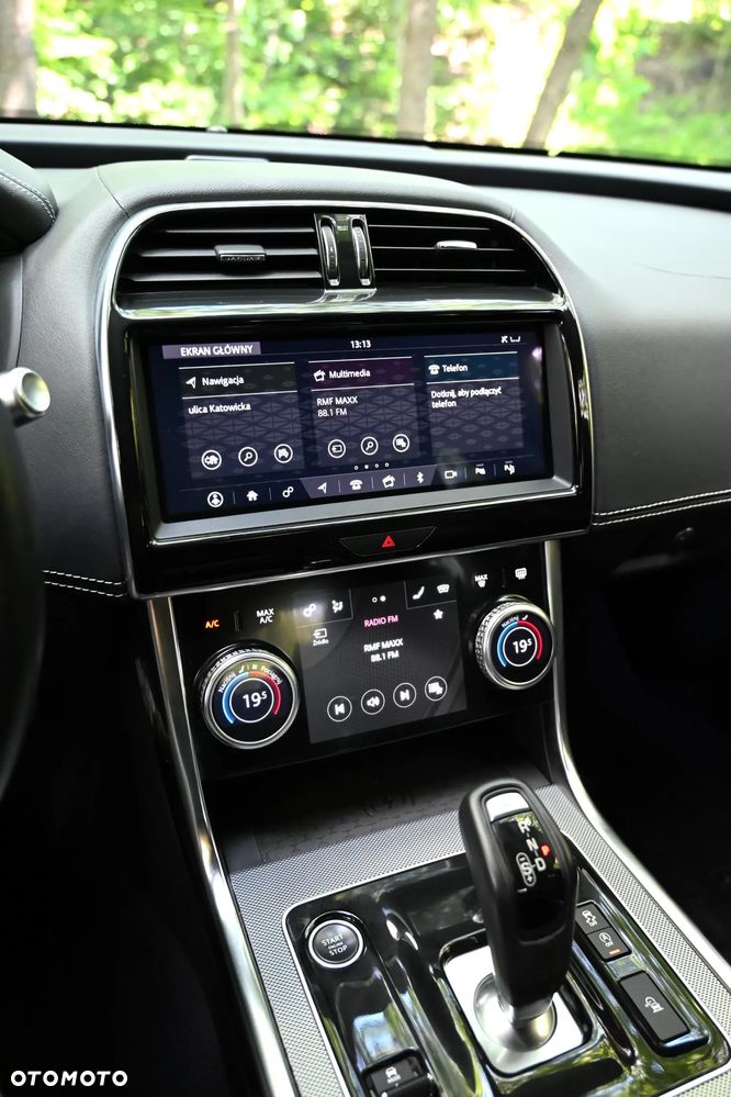 Jaguar XE - 34