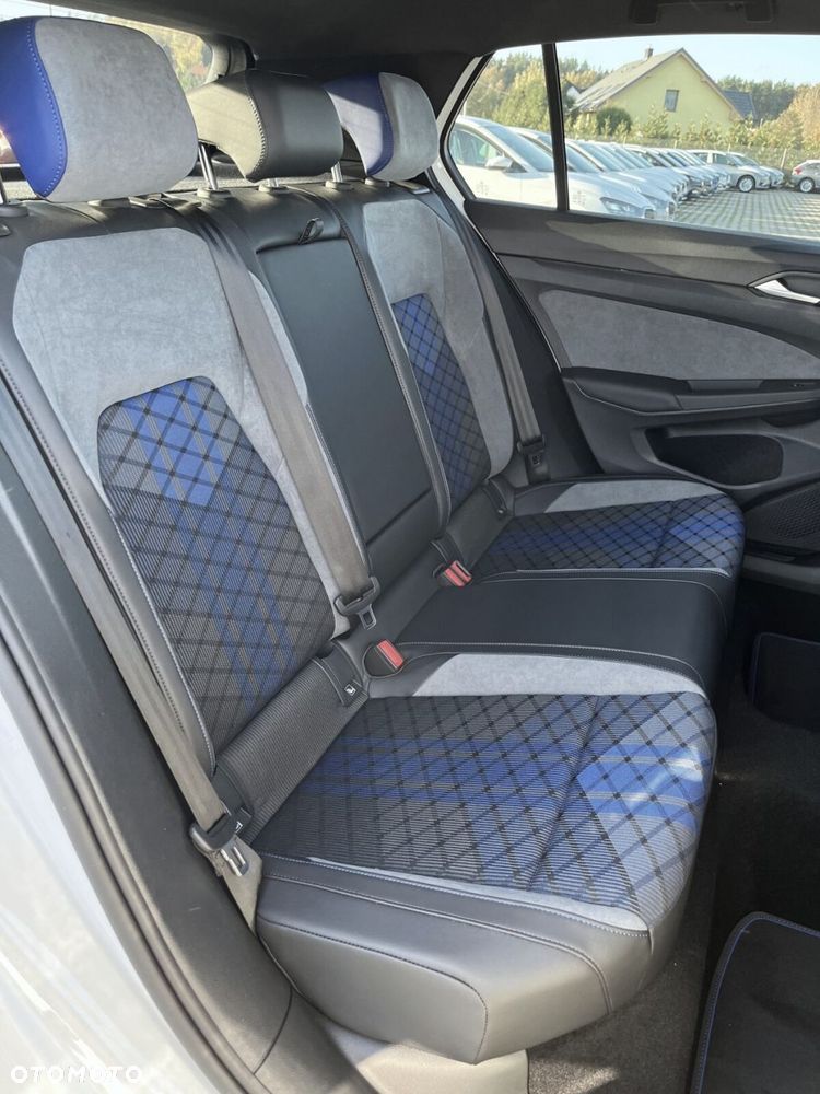 Volkswagen Golf - 10