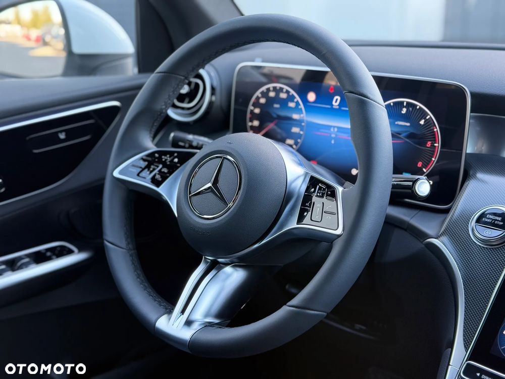 Mercedes-Benz GLC - 32