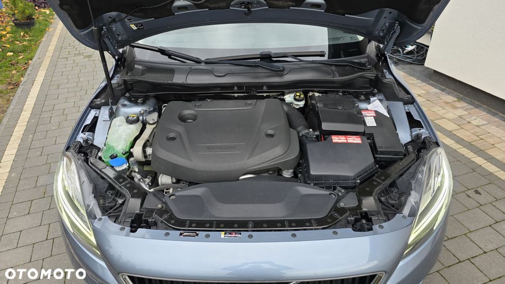 Volvo V40 D4 Momentum - 19