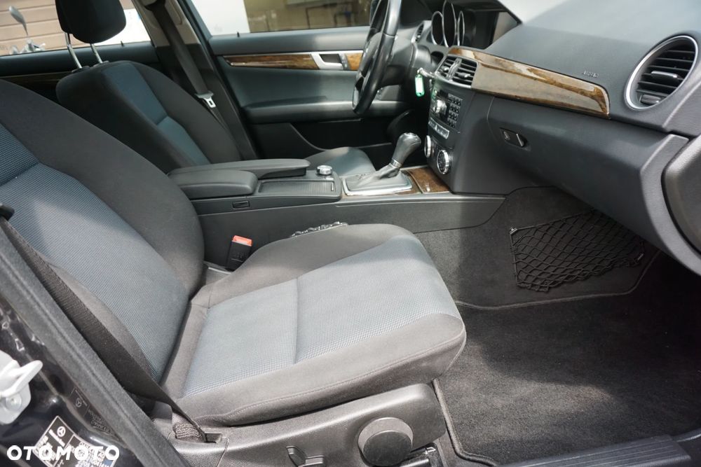Mercedes-Benz Klasa C 220 CDI DPF Automatik BlueEFFICIENCY Special Edition - 17