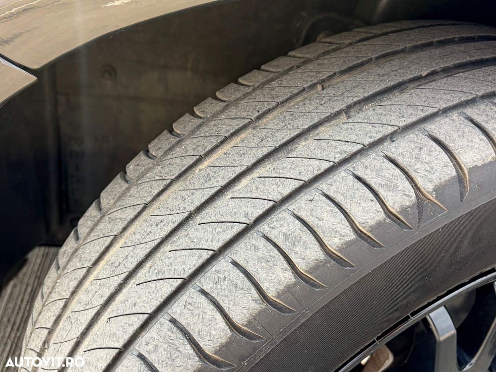 Toyota Prius (Hybrid) Executive - 15