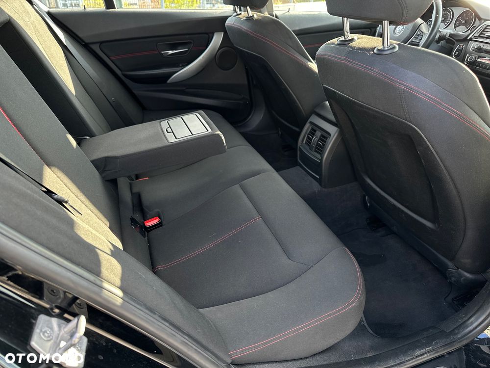 BMW Seria 3 320d DPF Edition Sport - 20