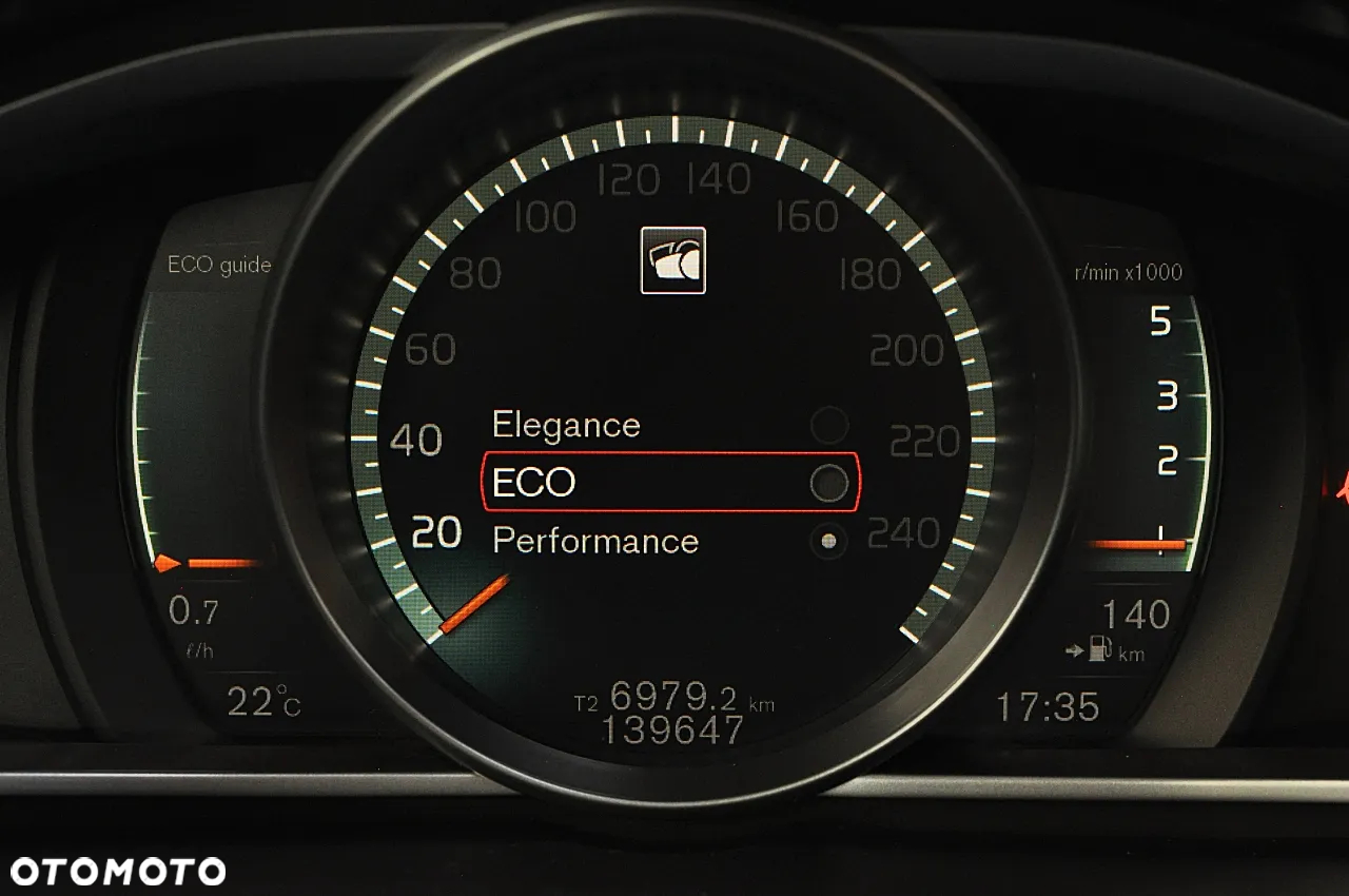 Volvo V40 D2 Momentum - 21
