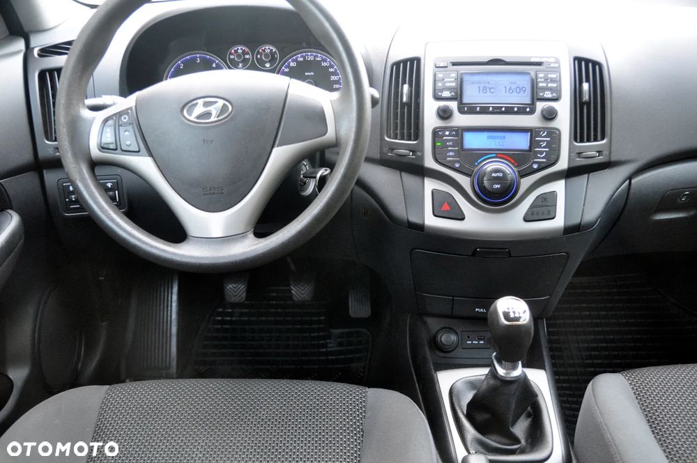 Hyundai i30 1.6 CRDi Comfort EU5 - 9