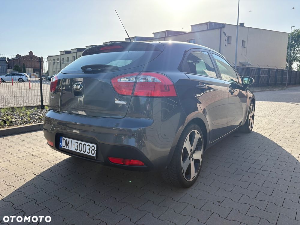 Kia Rio 1.2 L - 4
