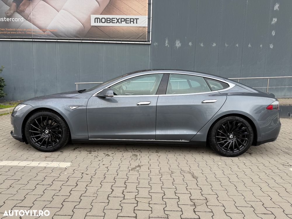 Tesla Model S - 14