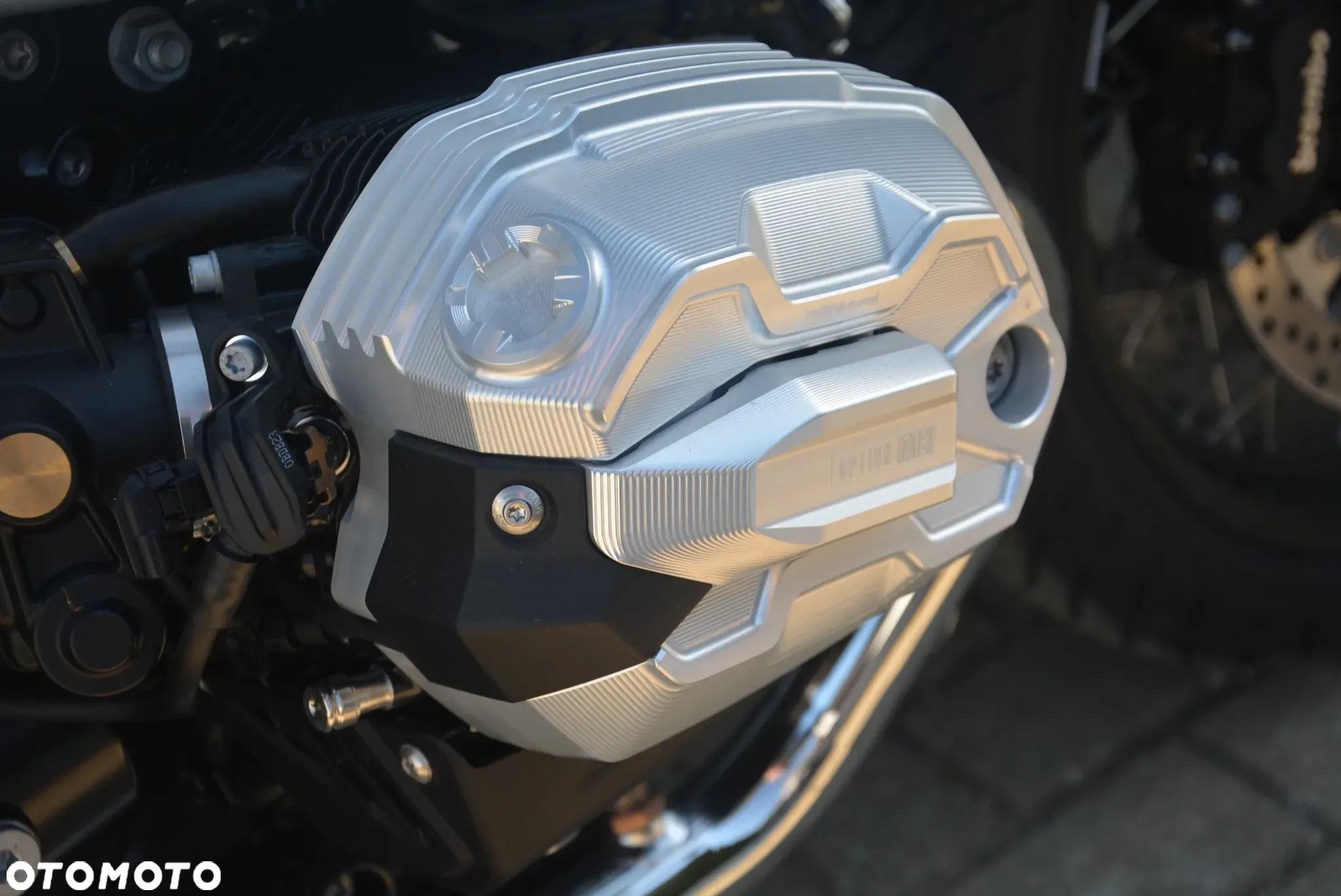 BMW R - 8