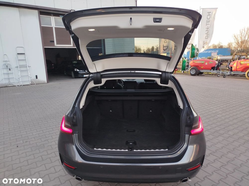 BMW Seria 3 318d Sport Line - 17