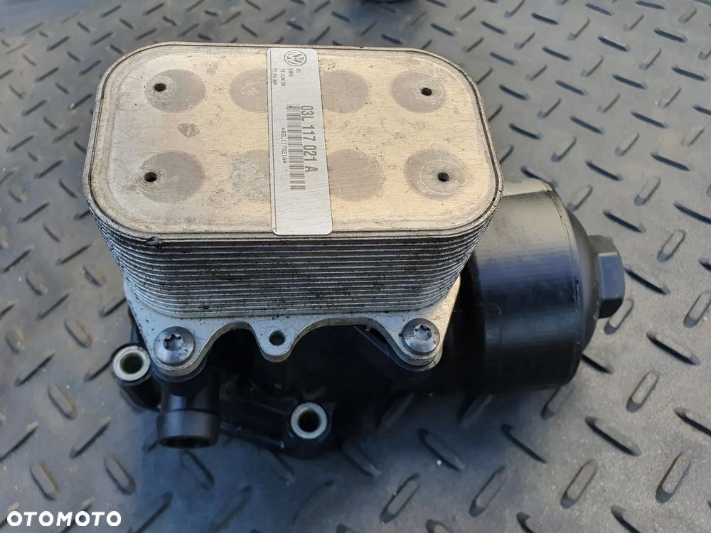 OBUDOWA FILTRA + CHŁODNICA OLEJU VW CRAFTER TRANSPORTER T5 T6 2.0 TDI 03L117021A  03L115389B - 1