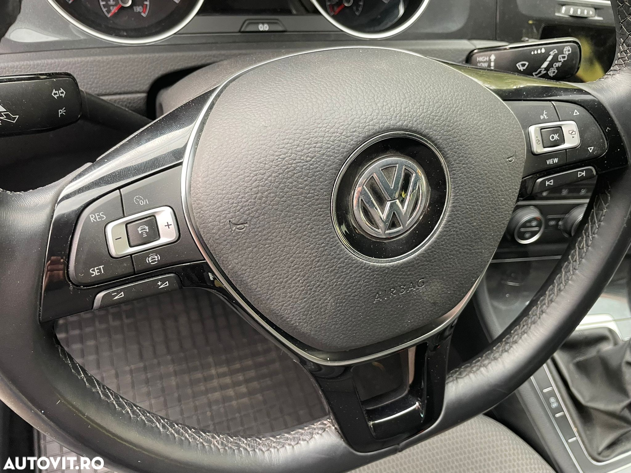 Volkswagen Golf 1.0 TSI BlueMotion Comfortline - 10