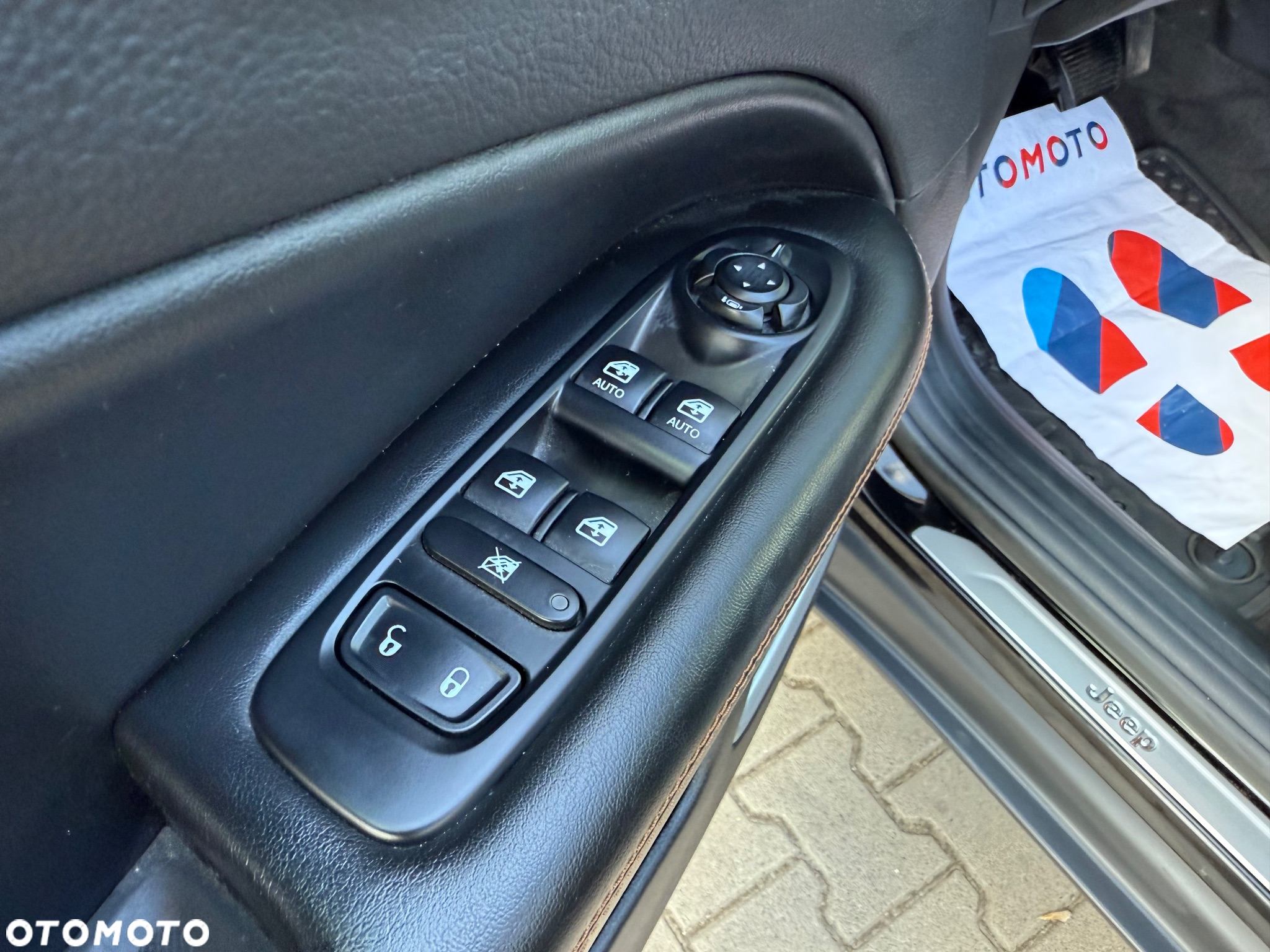 Jeep Compass - 35