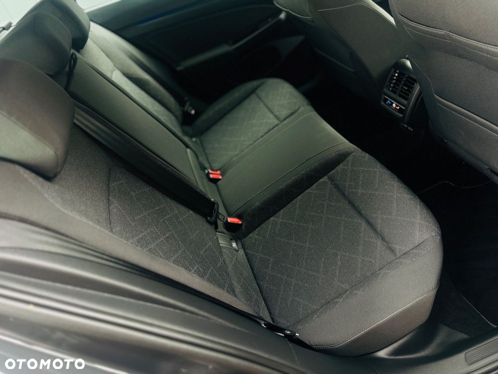 Volkswagen Golf - 18