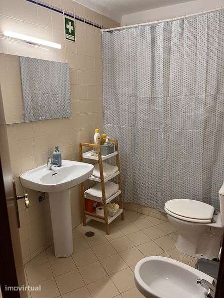 Arrenda-se T0 junto da zona ribeirinha a estudantes/professores - Grande imagem: 4/4