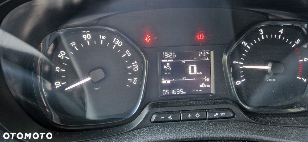 Peugeot Traveller - 22