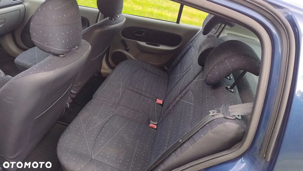 Renault Clio 1.2 16V Emotion - 20