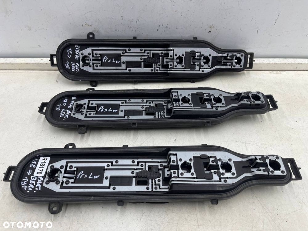 Wkład lampy Citroen Berlingo Partner Proace City Combo E 18r- prawa lewa tylna listwa oprawa żarówek - 1