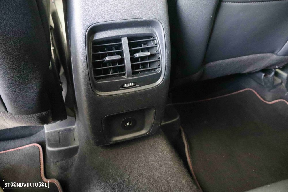 Ford Kuga 1.5 EcoBoost ST-Line X - 38