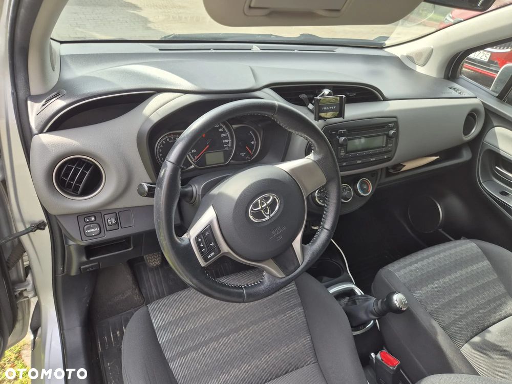 Toyota Yaris 1.0 Active EU6 - 11
