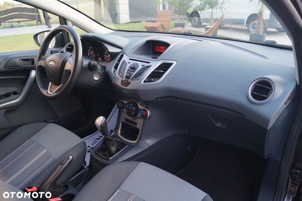 Ford Fiesta 1.25 Champions Edition - 24