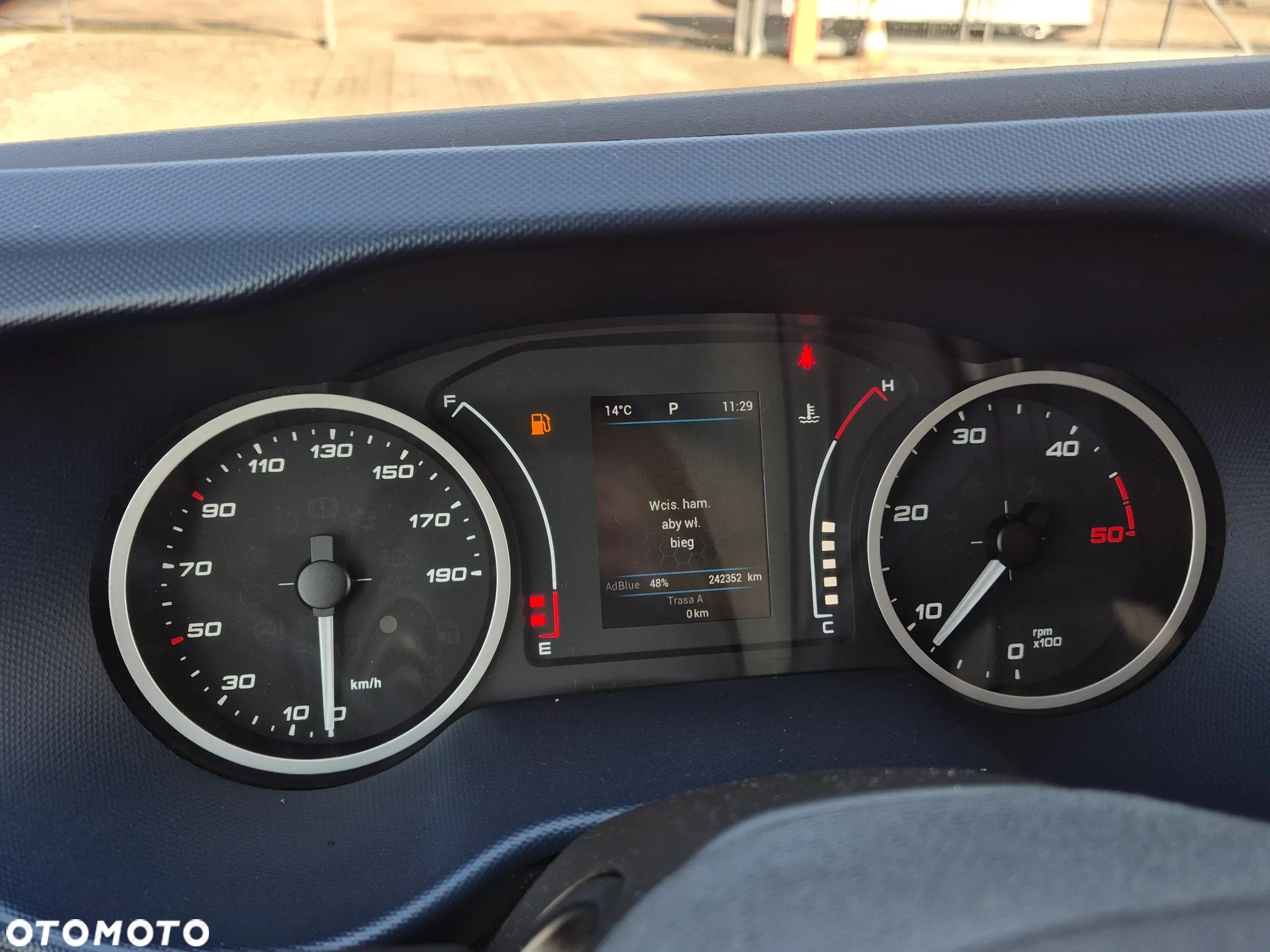 Iveco Daily 35S14 Hi-Matic, kontener 8PAL, klimatyzacja - 11