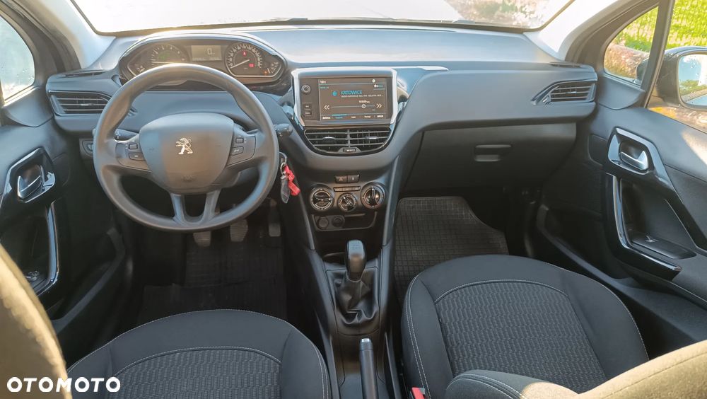 Peugeot 208 - 5
