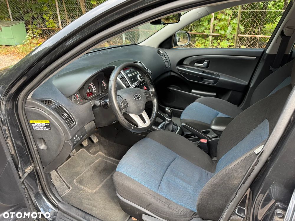 Kia Ceed - 8