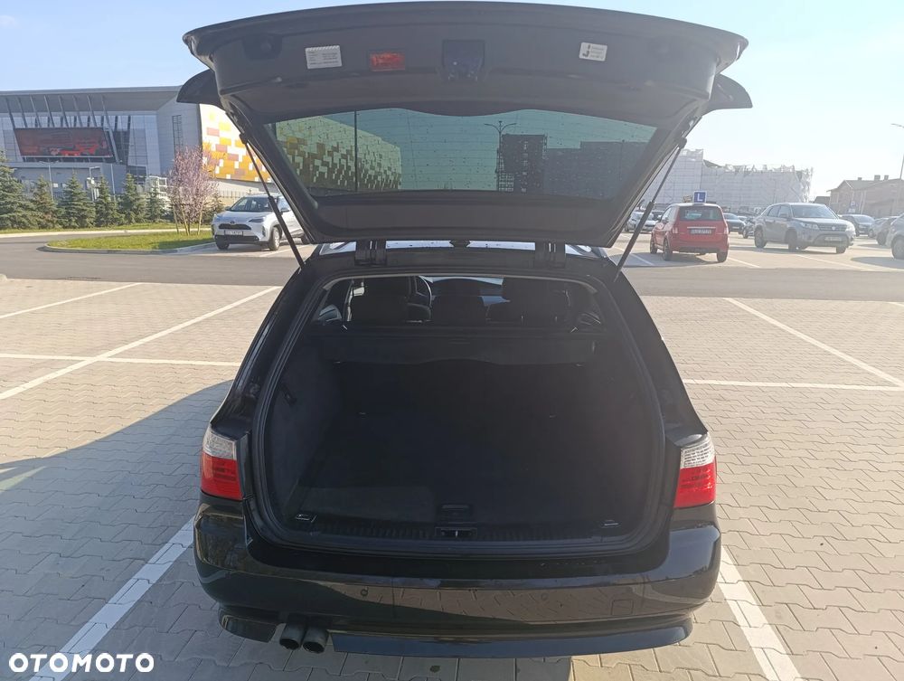 BMW Seria 5 525d - 12