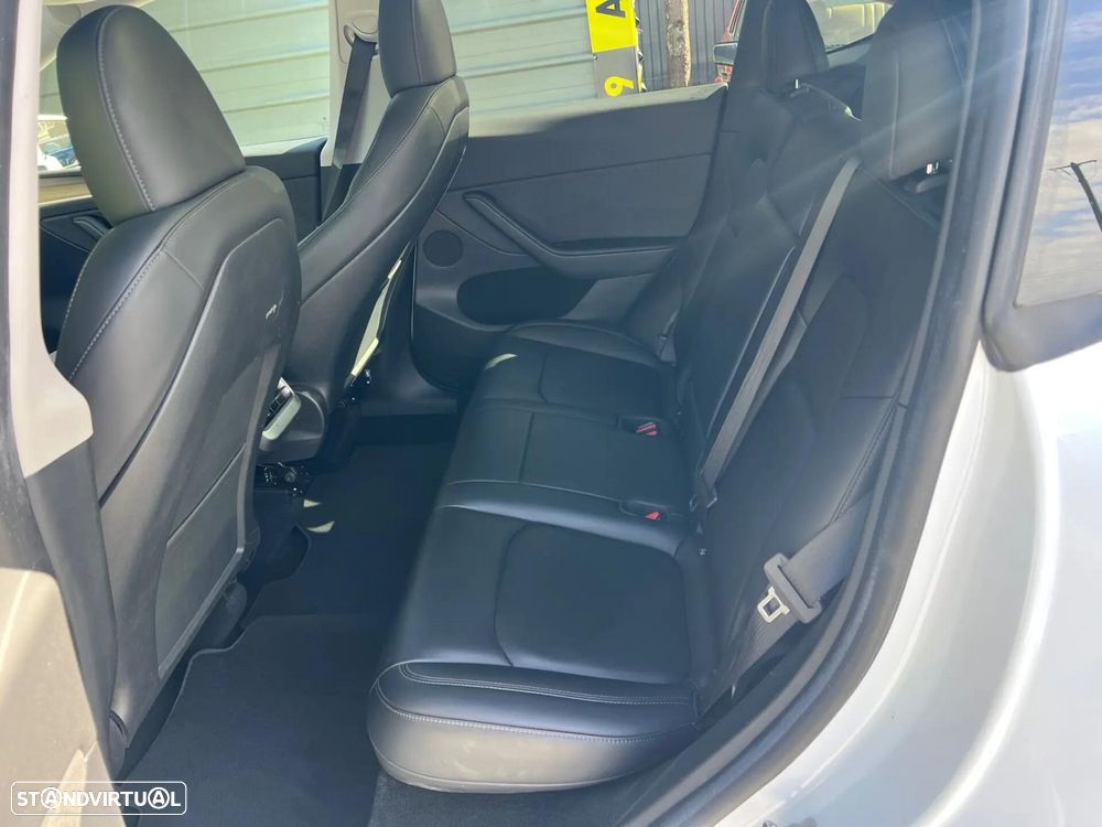 Tesla Model Y — fotografia 15