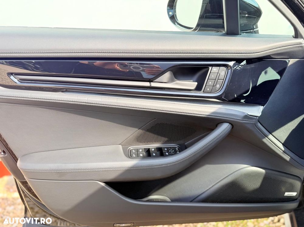 Porsche Panamera - 32