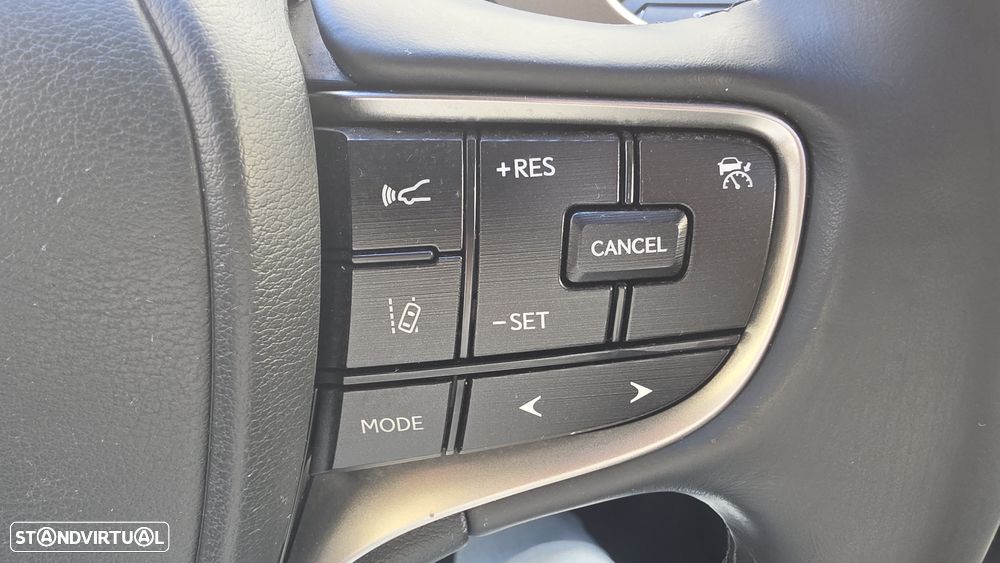 Lexus ES 300h Special Edition - 36