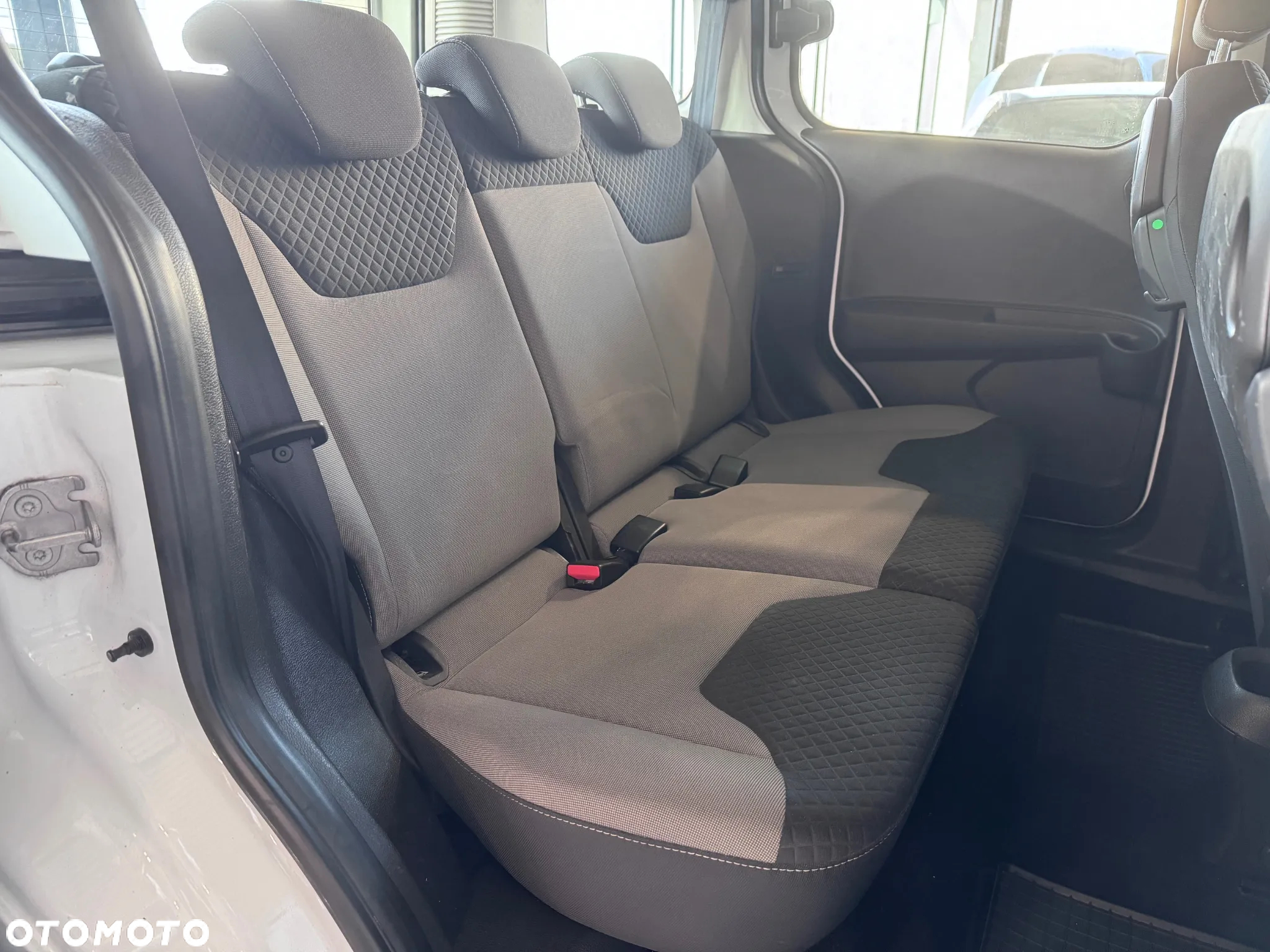 Ford Tourneo Courier 1.5 TDCi Trend - 15