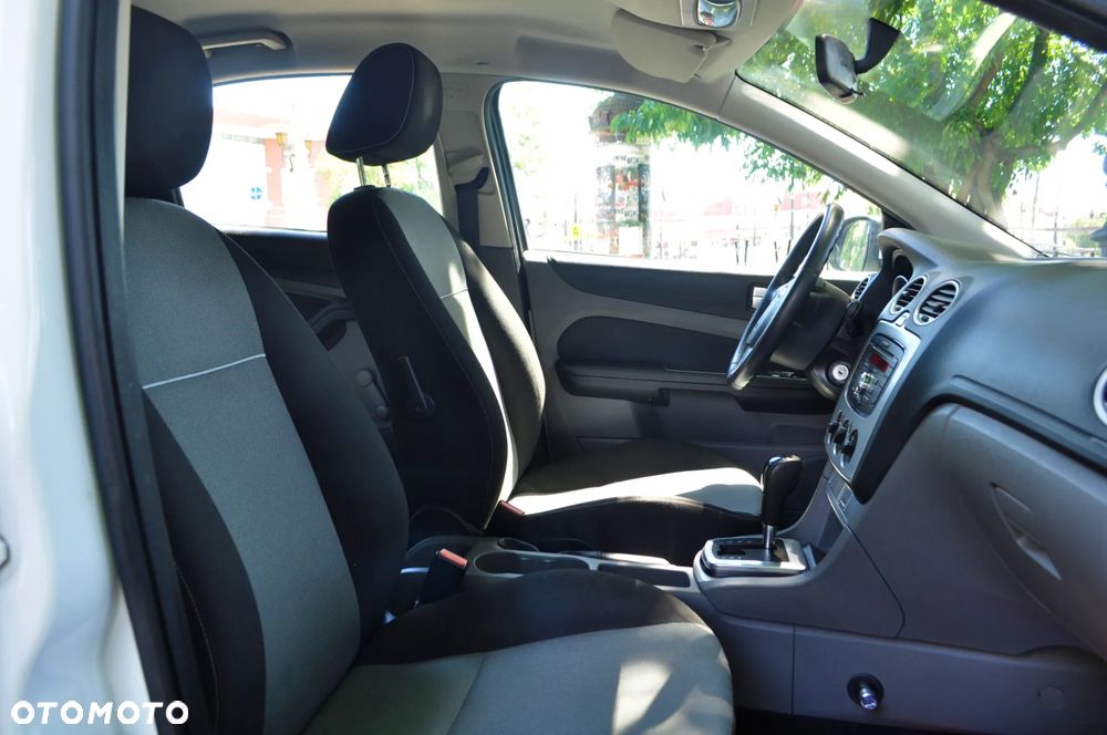 Ford Focus 1.6 16V Style+ - 9