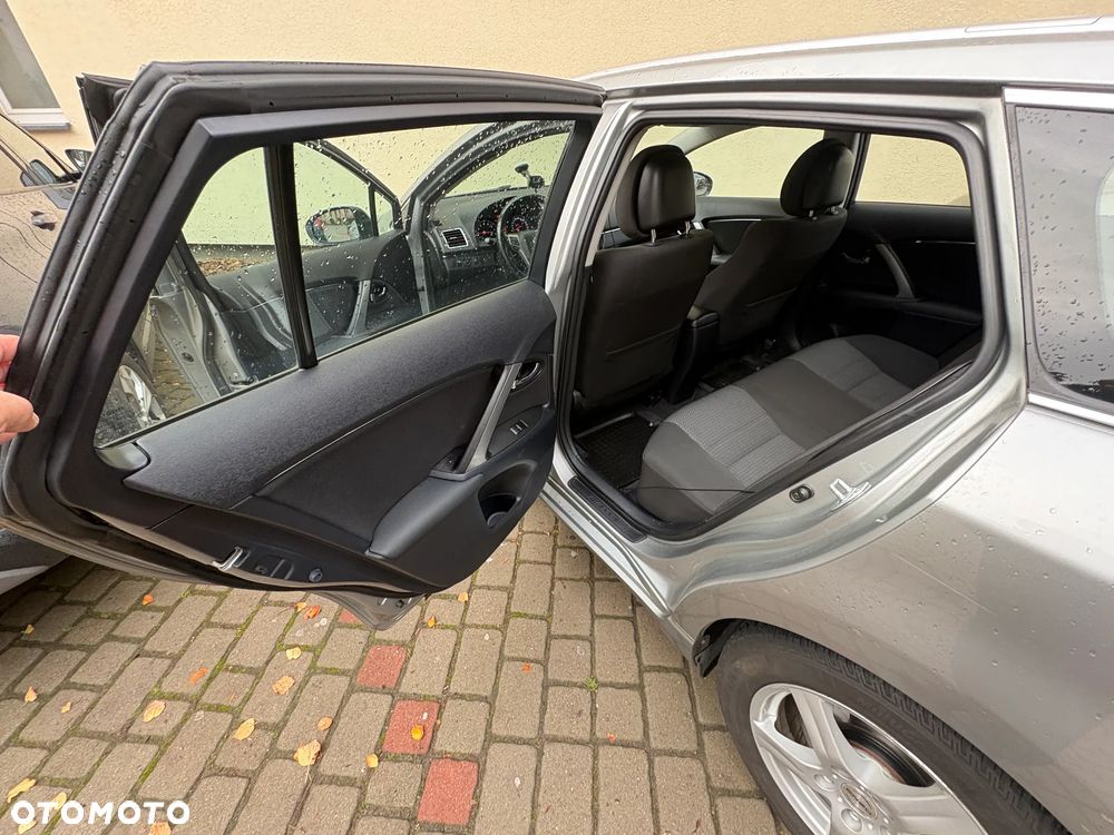Toyota Avensis - 11