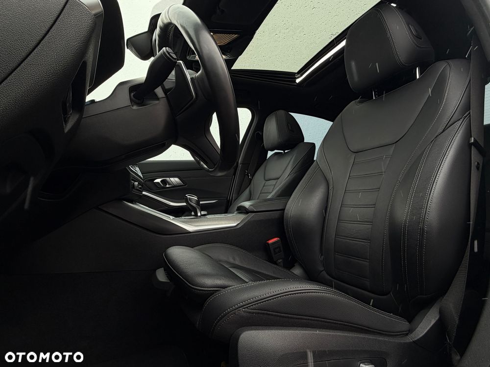 BMW Seria 3 330e M Sport sport - 14