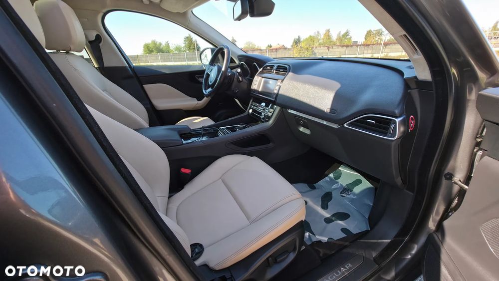 Jaguar F-Pace - 14