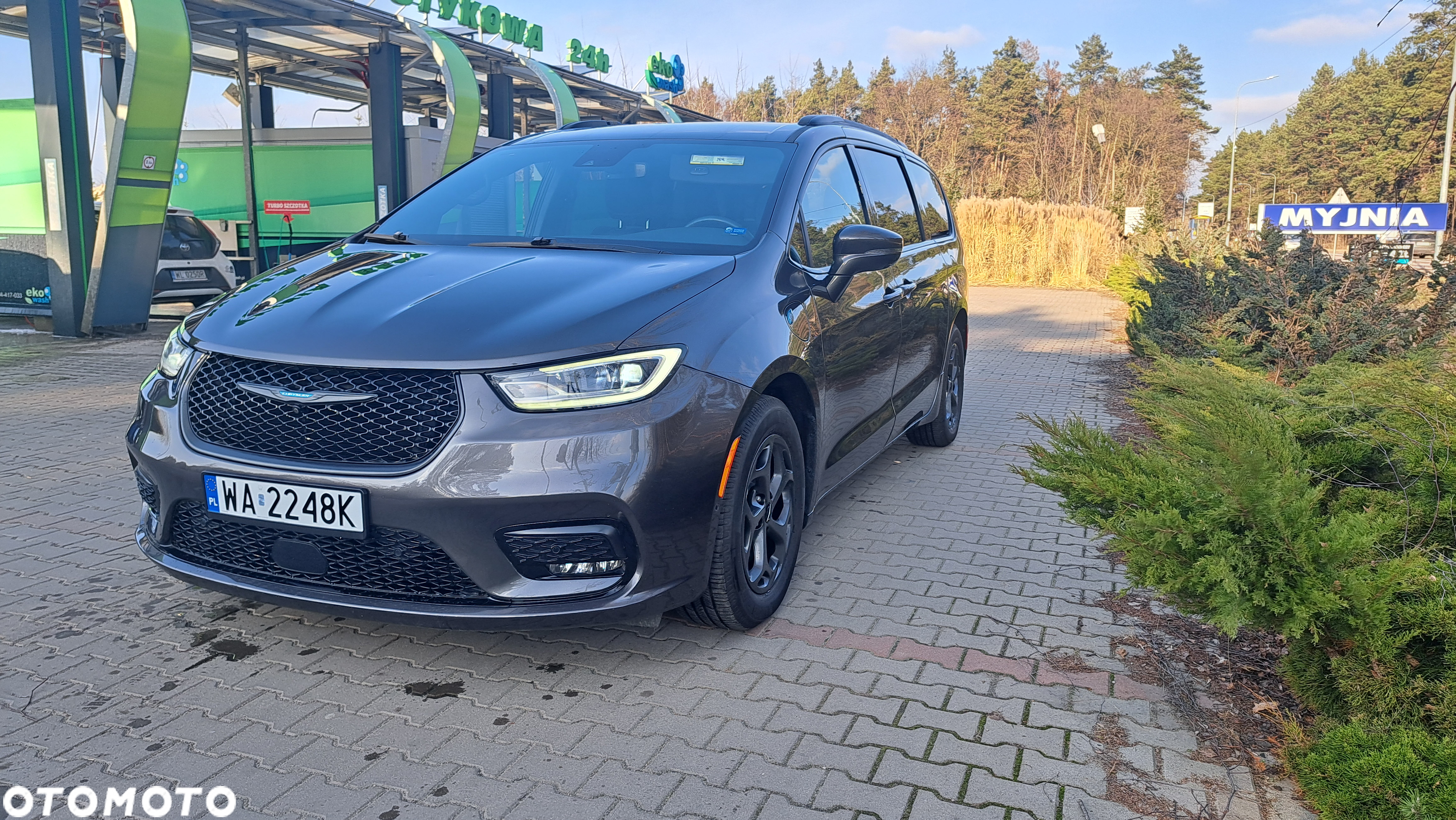 Chrysler Pacifica - 2