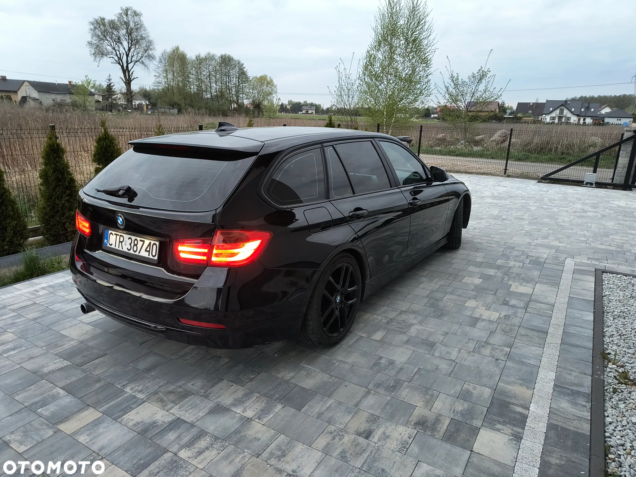 BMW Seria 3 318d Touring - 9