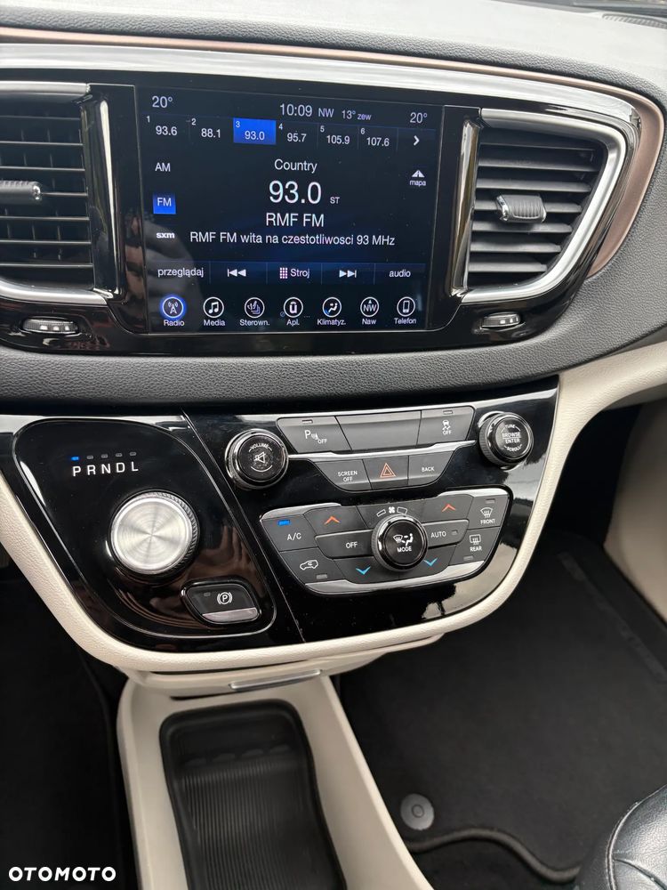 Chrysler Pacifica - 24