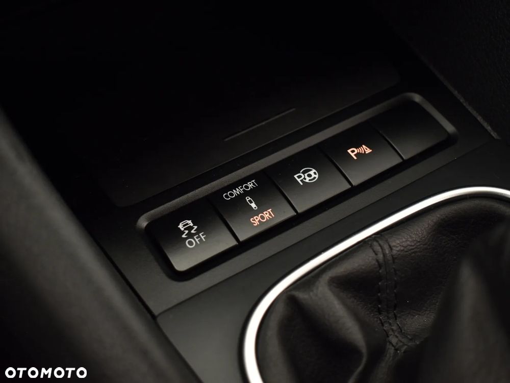 Volkswagen Golf - 26