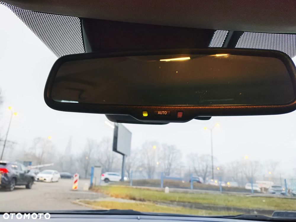 Toyota Auris Hybrid 135 Prestige - 19