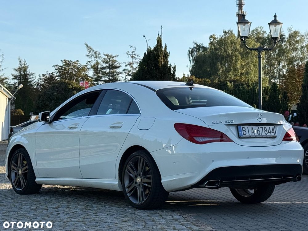 Mercedes-Benz CLA 200 7G-DCT Urban - 3