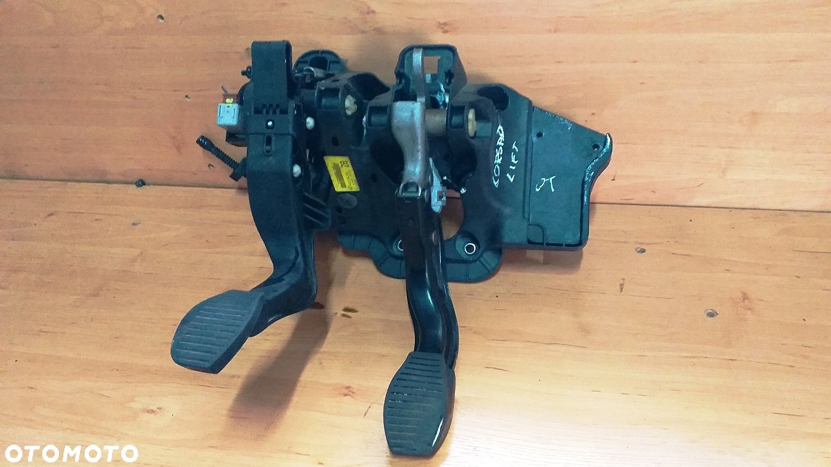 Pedał hamulca sprzęgła Opel Corsa D Lift 1.2 B 55703354 - 1