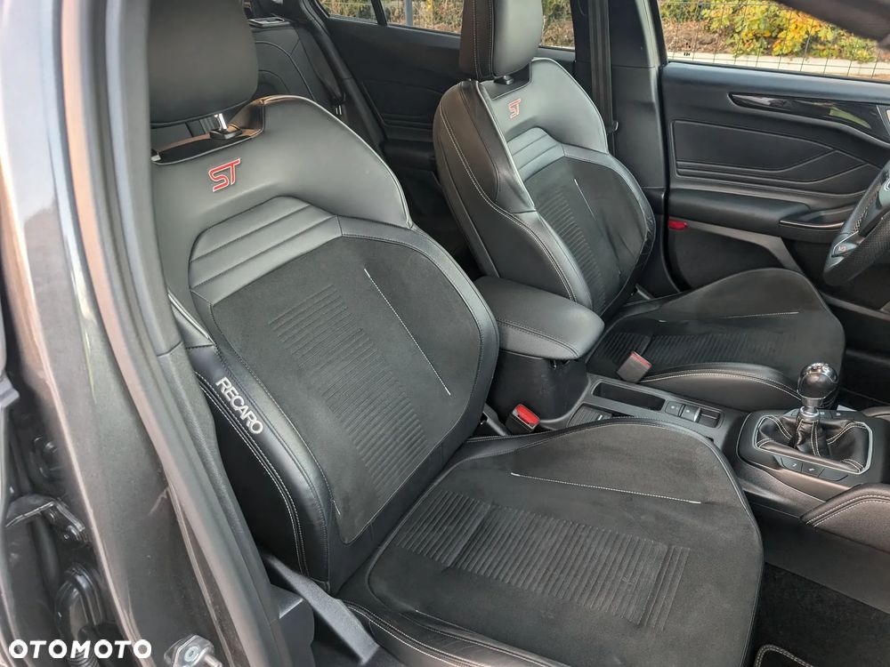 Ford Focus 2.3 EcoBoost S&S ST Edition - 16