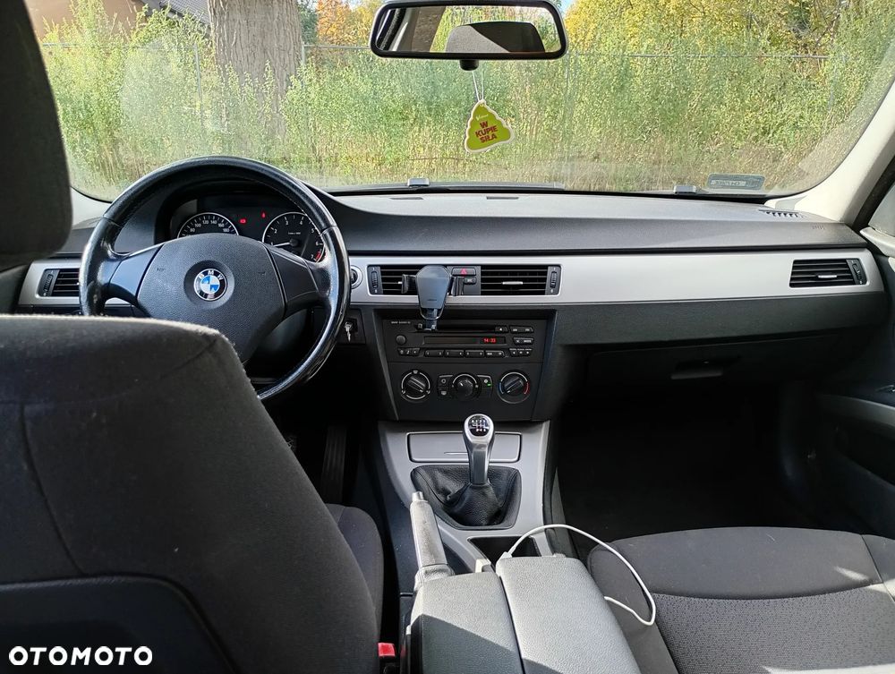 BMW Seria 3 318i - 9